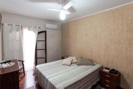 Casa à venda com 182m², 4 quartos e 5 vagasSuíte