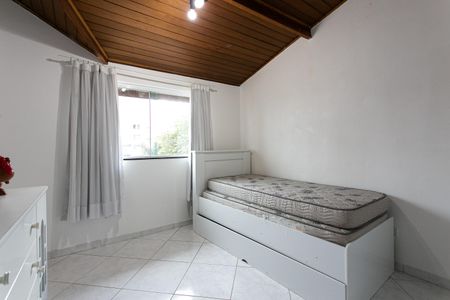 Casa de condomínio à venda com 140m², 4 quartos e 2 vagas Casa de condomínio à venda com 140m², 4 quartos e 2 vagasQuarto