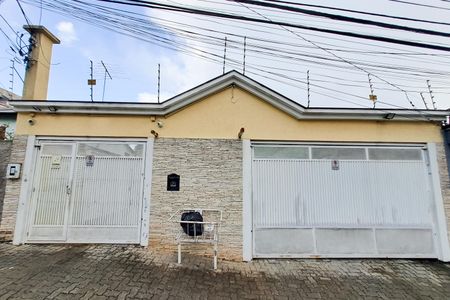 Casa de condomínio à venda com 140m², 4 quartos e 2 vagas Casa de condomínio à venda com 140m², 4 quartos e 2 vagasFachada do Condomínio