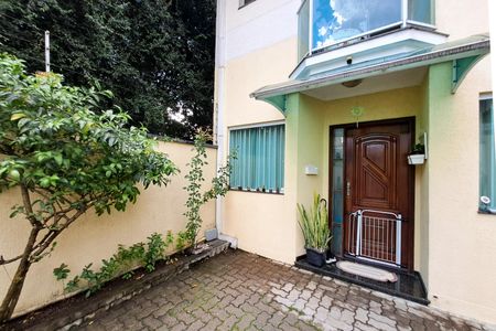 Casa de condomínio à venda com 140m², 4 quartos e 2 vagas Casa de condomínio à venda com 140m², 4 quartos e 2 vagasFachada da Casa