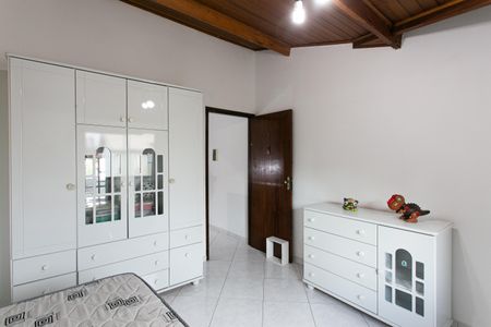 Casa de condomínio à venda com 140m², 4 quartos e 2 vagas Casa de condomínio à venda com 140m², 4 quartos e 2 vagasQuarto