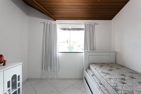 Casa de condomínio à venda com 140m², 4 quartos e 2 vagas Casa de condomínio à venda com 140m², 4 quartos e 2 vagasQuarto