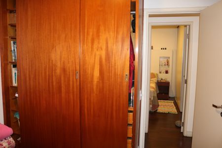 Apartamento à venda com 100m², 3 quartos e 2 vagasQuarto 2