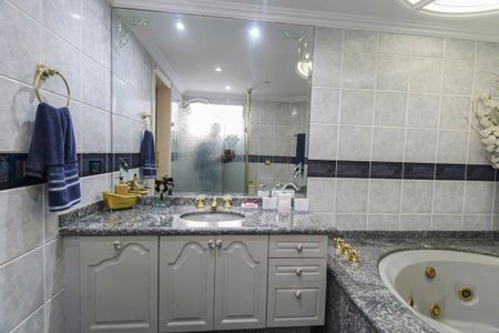 Apartamento à venda com 250m², 4 quartos e 3 vagasBanheiro da Suíte 1