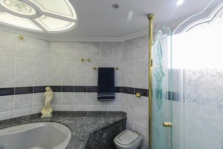 Apartamento à venda com 250m², 4 quartos e 3 vagasBanheiro da Suíte 1