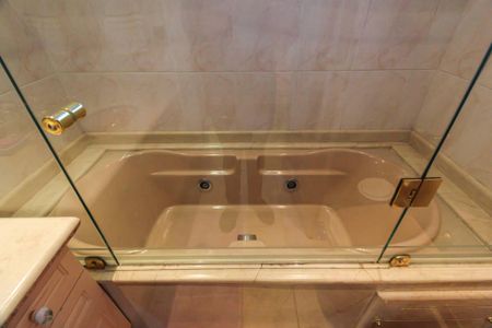 Apartamento à venda com 250m², 4 quartos e 3 vagasBanheiro da Suíte 2