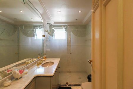 Apartamento à venda com 250m², 4 quartos e 3 vagasBanheiro