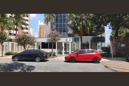 Apartamento à venda com 250m², 4 quartos e 3 vagasFachada e portaria