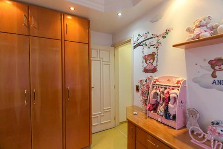 Apartamento à venda com 250m², 4 quartos e 3 vagasQuarto 2