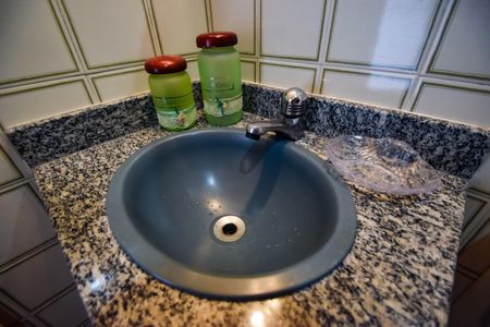 Apartamento à venda com 54m², 2 quartos e 1 vagaBanheiro Social