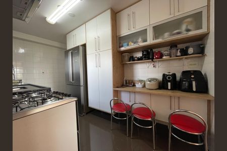 Apartamento à venda com 134m², 3 quartos e 2 vagasCozinha