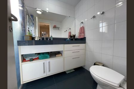 Apartamento à venda com 134m², 3 quartos e 2 vagasBanheiro da Suíte