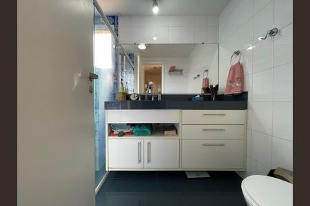 Apartamento à venda com 134m², 3 quartos e 2 vagasBanheiro da Suíte