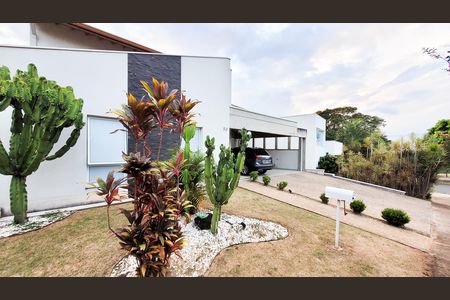 Casa de condomínio para alugar com 413m², 5 quartos e 4 vagas Casa de condomínio para alugar com 413m², 5 quartos e 4 vagasFachada