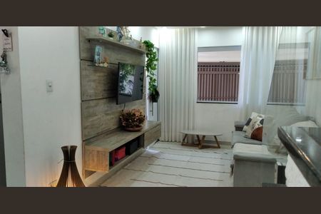 Casa à venda com 143m², 3 quartos e 3 vagas Casa à venda com 143m², 3 quartos e 3 vagasSala