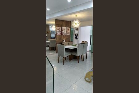 Casa à venda com 143m², 3 quartos e 3 vagas Casa à venda com 143m², 3 quartos e 3 vagasSala de Jantar