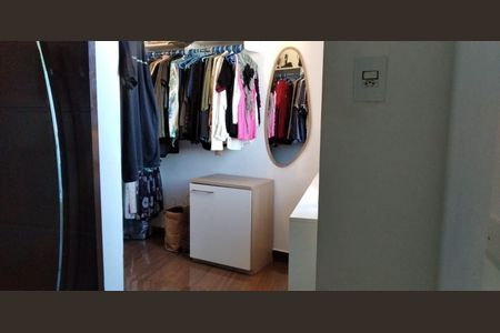 Casa à venda com 143m², 3 quartos e 3 vagas Casa à venda com 143m², 3 quartos e 3 vagasCloset do quarto 3