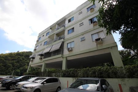 Apartamento à venda com 97m², 4 quartos e 2 vagasFachada