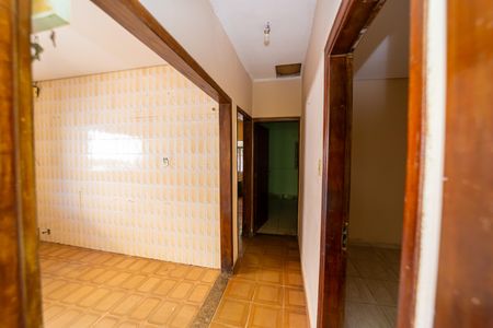 Casa à venda com 310m², 3 quartos e 3 vagasCorredor