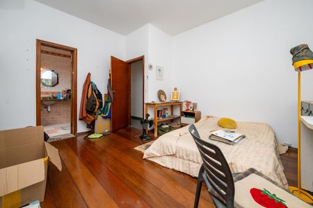 Casa à venda com 500m², 5 quartos e 2 vagasSuíte 1