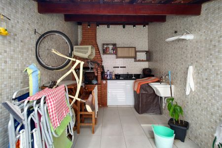 Casa para alugar com 88m², 2 quartos e 2 vagasQuintal