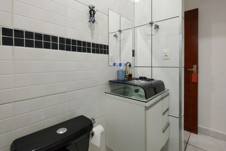 Casa para alugar com 88m², 2 quartos e 2 vagasBanheiro da Suíte
