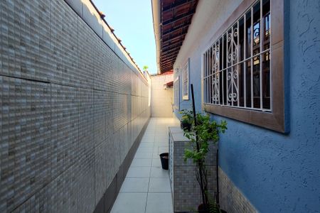 Casa para alugar com 88m², 2 quartos e 2 vagasCorredor lateral