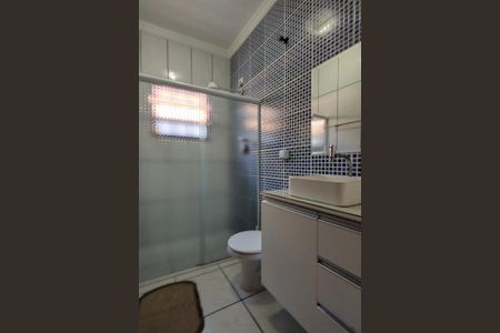 Casa para alugar com 88m², 2 quartos e 2 vagasBanheiro