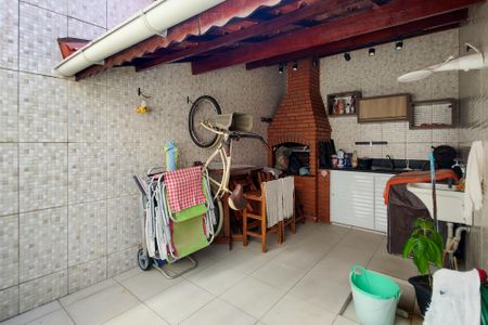 Casa para alugar com 88m², 2 quartos e 2 vagasQuintal