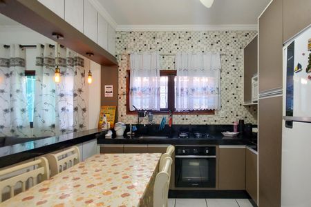 Casa para alugar com 88m², 2 quartos e 2 vagasCozinha