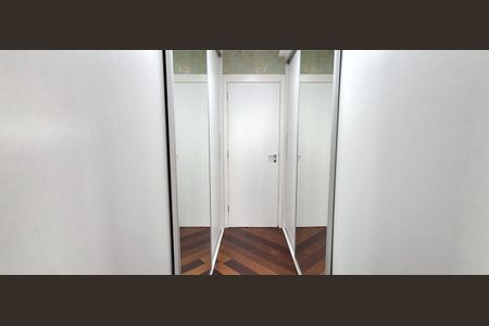 Apartamento à venda com 147m², 3 quartos e 3 vagas Apartamento à venda com 147m², 3 quartos e 3 vagasCloset