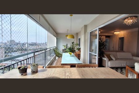 Apartamento à venda com 147m², 3 quartos e 3 vagas Apartamento à venda com 147m², 3 quartos e 3 vagasVaranda gourmet