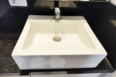 Apartamento à venda com 60m², 2 quartos e sem vaga Apartamento à venda com 60m², 2 quartos e sem vagaBanheiro 1