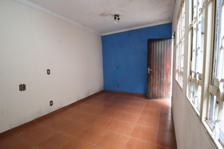 Casa à venda com 90m², 3 quartos e 3 vagasSala