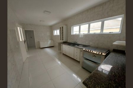 Casa à venda com 304m², 4 quartos e 3 vagas