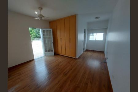 Casa à venda com 304m², 4 quartos e 3 vagas