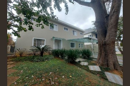 Casa à venda com 304m², 4 quartos e 3 vagas