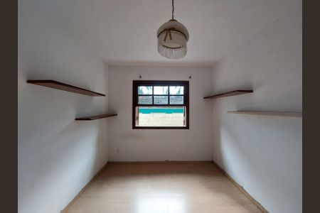 Casa à venda com 486m², 4 quartos e 4 vagas Casa à venda com 486m², 4 quartos e 4 vagasQuarto 2