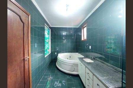 Casa à venda com 486m², 4 quartos e 4 vagas Casa à venda com 486m², 4 quartos e 4 vagasBanheiro Suíte 1