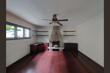 Casa à venda com 486m², 4 quartos e 4 vagas Casa à venda com 486m², 4 quartos e 4 vagasSala de Video