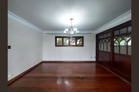 Casa à venda com 486m², 4 quartos e 4 vagas Casa à venda com 486m², 4 quartos e 4 vagasSala de Jantar