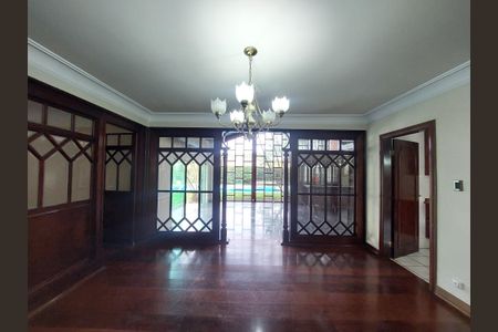 Casa à venda com 486m², 4 quartos e 4 vagas Casa à venda com 486m², 4 quartos e 4 vagasSala de Jantar
