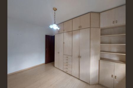 Casa à venda com 486m², 4 quartos e 4 vagas Casa à venda com 486m², 4 quartos e 4 vagasQuarto 1