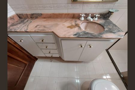 Casa à venda com 486m², 4 quartos e 4 vagas Casa à venda com 486m², 4 quartos e 4 vagasBanheiro Social