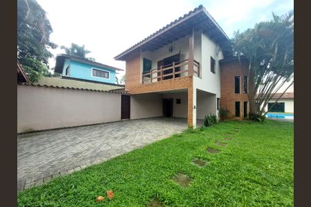 Casa à venda com 486m², 4 quartos e 4 vagas Casa à venda com 486m², 4 quartos e 4 vagasGaragem
