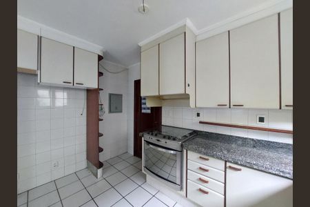 Casa à venda com 486m², 4 quartos e 4 vagas Casa à venda com 486m², 4 quartos e 4 vagasCozinha