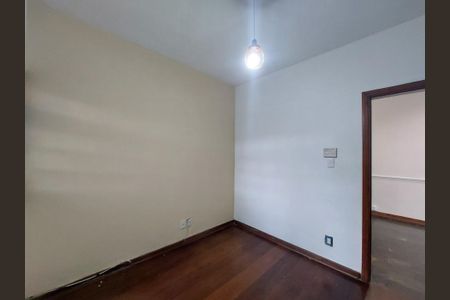 Casa à venda com 486m², 4 quartos e 4 vagas Casa à venda com 486m², 4 quartos e 4 vagasEscritório