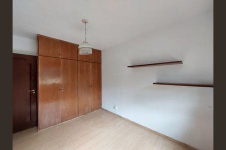 Casa à venda com 486m², 4 quartos e 4 vagas Casa à venda com 486m², 4 quartos e 4 vagasQuarto 2