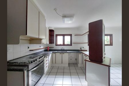 Casa à venda com 486m², 4 quartos e 4 vagas Casa à venda com 486m², 4 quartos e 4 vagasCozinha