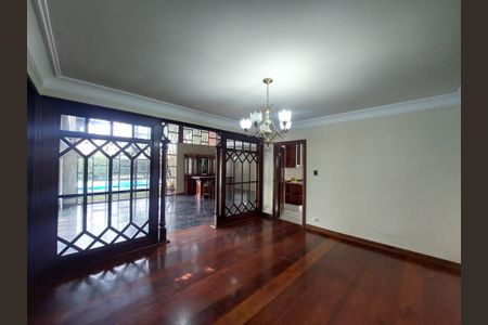 Casa à venda com 486m², 4 quartos e 4 vagas Casa à venda com 486m², 4 quartos e 4 vagasSala de Jantar